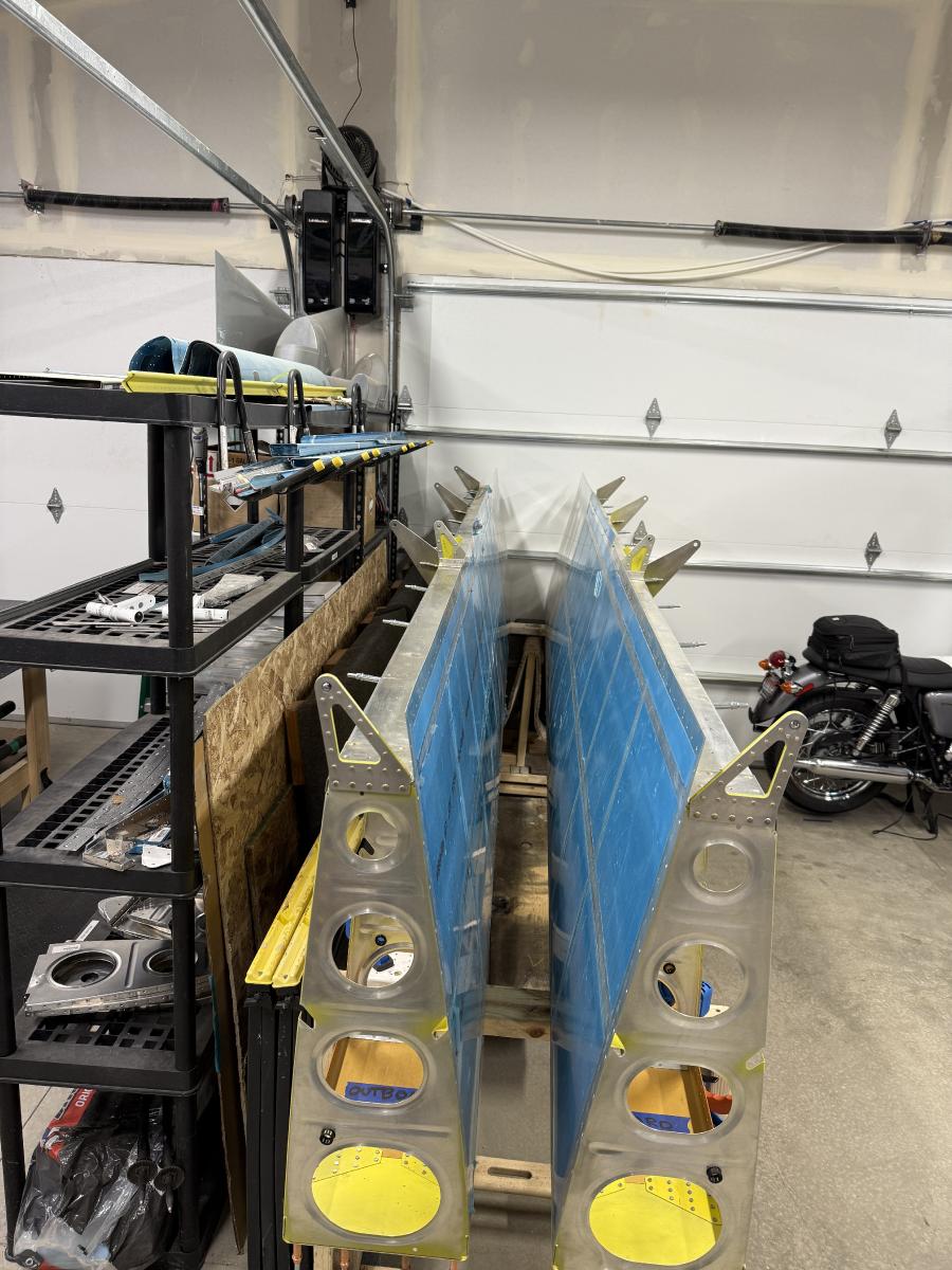 Wing and fuel tank detail