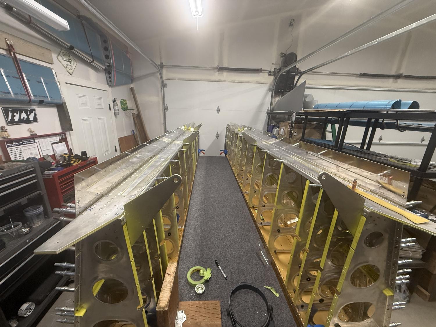 Wing top aft skin fitting