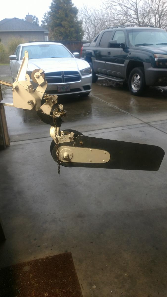 Retractable tail wheel